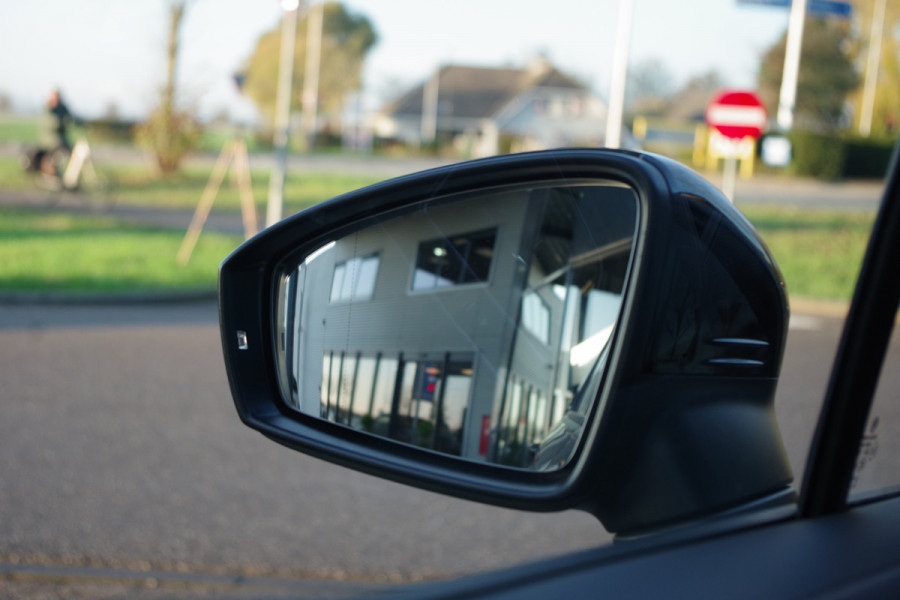 Volkswagen Tiguan 1.4 TSI eHybrid 245 PK R-Line BNS+, Trekhaak, Panoramadak, Leder, 360 Camera, Memory