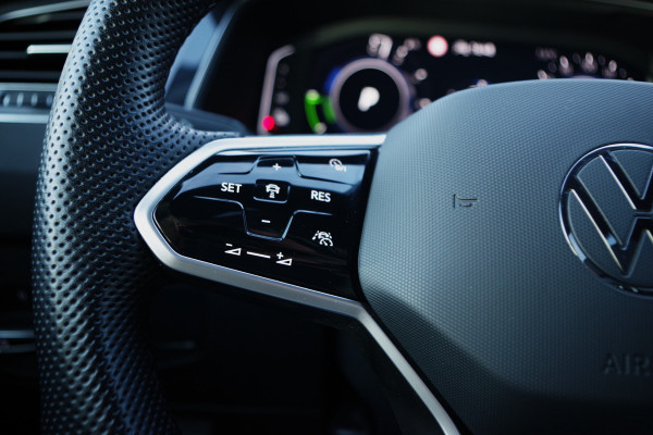 Volkswagen Tiguan 1.4 TSI eHybrid 245 PK R-Line BNS+, Trekhaak, Panoramadak, Leder, 360 Camera, Memory