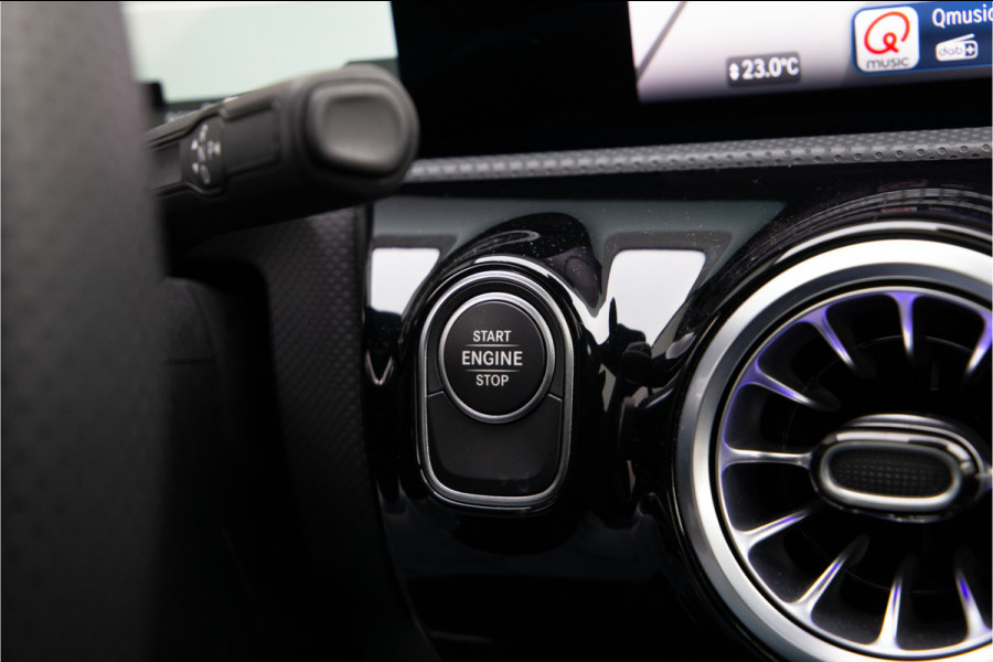 Mercedes-Benz CLA-Klasse 250 e AMG Premium, Burmester, Memory, Sfeerverlichting 2025