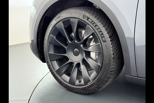 Tesla Model Y Trekhaak Camera's Pano-Dak LFP-Accu SOH 96% W-pomp Lmv 20" Ambient Interieur Verlichting Adap.Cruise Navi Ecc RWD Autopilot Stoel+Stuur+Achterbank Verwarming Elek.Achterklep Dodehoek detector Draadloze telefoonlader Origineel Nederlandse Auto 1.600KG Trekgewicht