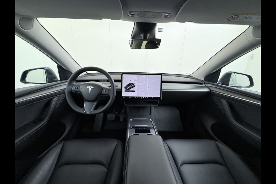 Tesla Model Y Trekhaak Camera's Pano-Dak LFP-Accu SOH 96% W-pomp Lmv 20" Ambient Interieur Verlichting Adap.Cruise Navi Ecc RWD Autopilot Stoel+Stuur+Achterbank Verwarming Elek.Achterklep Dodehoek detector Draadloze telefoonlader Origineel Nederlandse Auto 1.600KG Trekgewicht