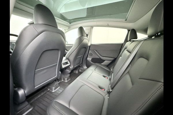 Tesla Model Y Trekhaak Camera's Pano-Dak LFP-Accu SOH 96% W-pomp Lmv 20" Ambient Interieur Verlichting Adap.Cruise Navi Ecc RWD Autopilot Stoel+Stuur+Achterbank Verwarming Elek.Achterklep Dodehoek detector Draadloze telefoonlader Origineel Nederlandse Auto 1.600KG Trekgewicht