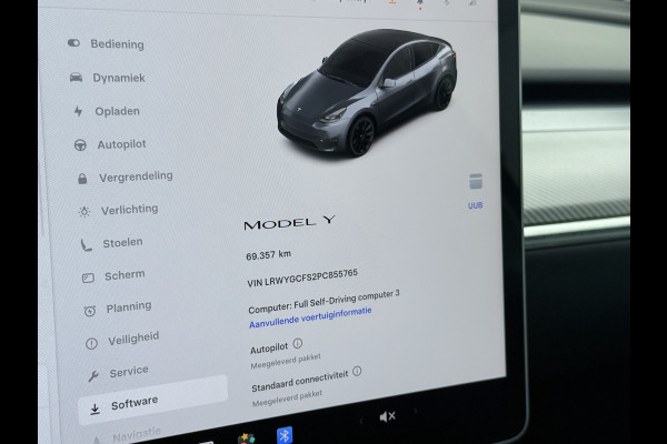 Tesla Model Y Trekhaak Camera's Pano-Dak LFP-Accu SOH 96% W-pomp Lmv 20" Ambient Interieur Verlichting Adap.Cruise Navi Ecc RWD Autopilot Stoel+Stuur+Achterbank Verwarming Elek.Achterklep Dodehoek detector Draadloze telefoonlader Origineel Nederlandse Auto 1.600KG Trekgewicht