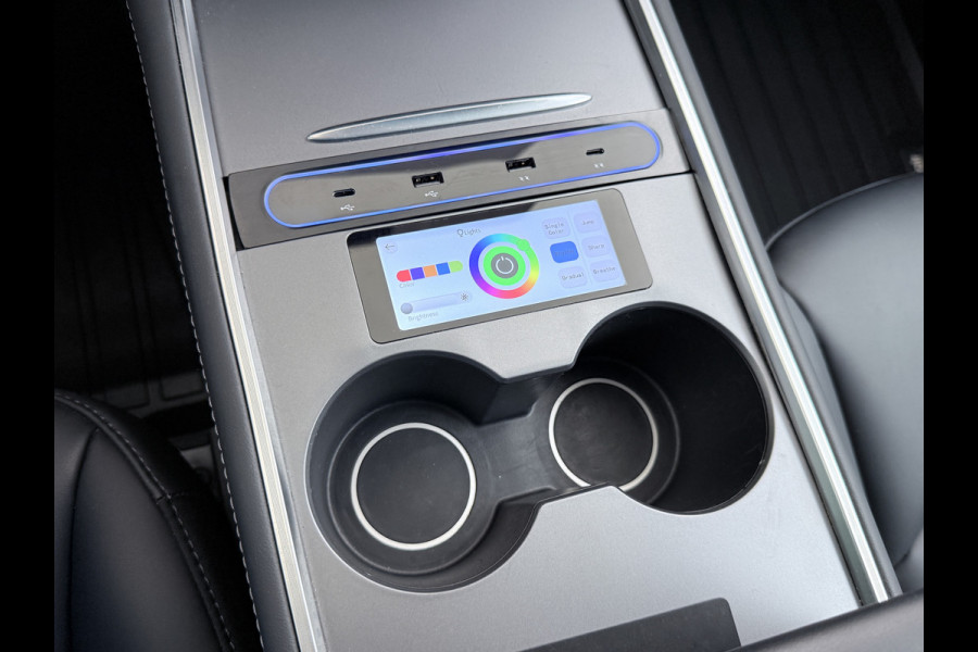 Tesla Model Y Trekhaak Camera's Pano-Dak LFP-Accu SOH 96% W-pomp Lmv 20" Ambient Interieur Verlichting Adap.Cruise Navi Ecc RWD Autopilot Stoel+Stuur+Achterbank Verwarming Elek.Achterklep Dodehoek detector Draadloze telefoonlader Origineel Nederlandse Auto 1.600KG Trekgewicht