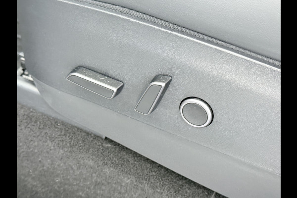 Tesla Model Y Trekhaak Camera's Pano-Dak LFP-Accu SOH 96% W-pomp Lmv 20" Ambient Interieur Verlichting Adap.Cruise Navi Ecc RWD Autopilot Stoel+Stuur+Achterbank Verwarming Elek.Achterklep Dodehoek detector Draadloze telefoonlader Origineel Nederlandse Auto 1.600KG Trekgewicht