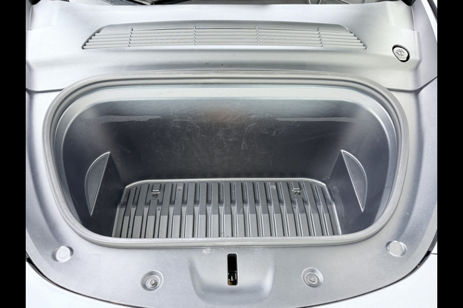 Tesla Model Y Trekhaak Camera's Pano-Dak LFP-Accu SOH 96% W-pomp Lmv 20" Ambient Interieur Verlichting Adap.Cruise Navi Ecc RWD Autopilot Stoel+Stuur+Achterbank Verwarming Elek.Achterklep Dodehoek detector Draadloze telefoonlader Origineel Nederlandse Auto 1.600KG Trekgewicht