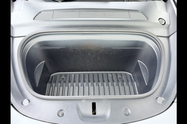 Tesla Model Y Trekhaak Camera's Pano-Dak LFP-Accu SOH 96% W-pomp Lmv 20" Ambient Interieur Verlichting Adap.Cruise Navi Ecc RWD Autopilot Stoel+Stuur+Achterbank Verwarming Elek.Achterklep Dodehoek detector Draadloze telefoonlader Origineel Nederlandse Auto 1.600KG Trekgewicht