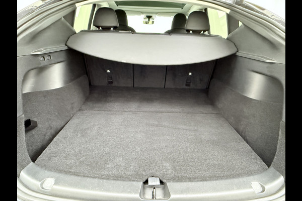 Tesla Model Y Trekhaak Camera's Pano-Dak LFP-Accu SOH 96% W-pomp Lmv 20" Ambient Interieur Verlichting Adap.Cruise Navi Ecc RWD Autopilot Stoel+Stuur+Achterbank Verwarming Elek.Achterklep Dodehoek detector Draadloze telefoonlader Origineel Nederlandse Auto 1.600KG Trekgewicht