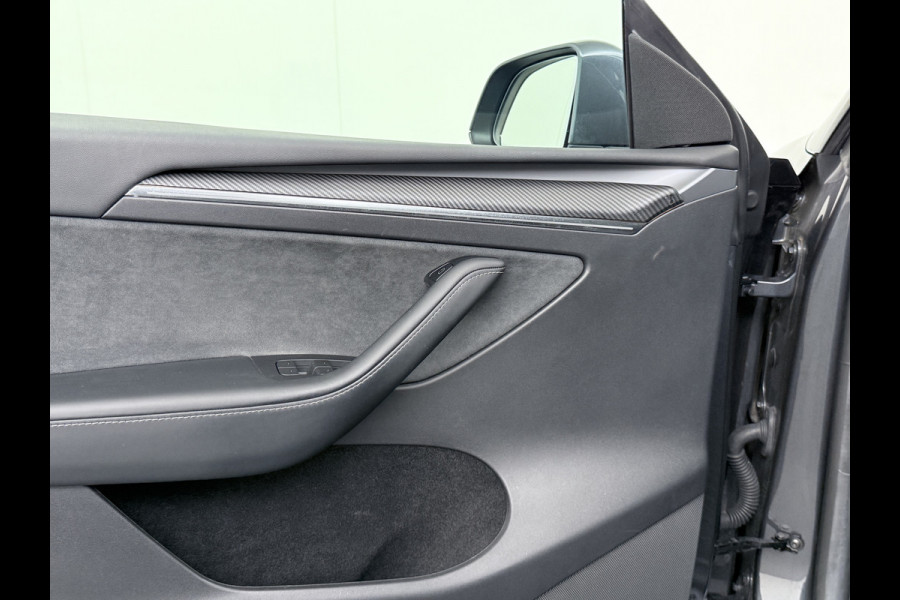 Tesla Model Y Trekhaak Camera's Pano-Dak LFP-Accu SOH 96% W-pomp Lmv 20" Ambient Interieur Verlichting Adap.Cruise Navi Ecc RWD Autopilot Stoel+Stuur+Achterbank Verwarming Elek.Achterklep Dodehoek detector Draadloze telefoonlader Origineel Nederlandse Auto 1.600KG Trekgewicht