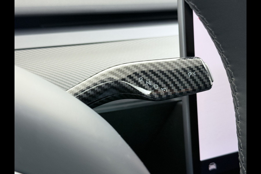 Tesla Model Y Trekhaak Camera's Pano-Dak LFP-Accu SOH 96% W-pomp Lmv 20" Ambient Interieur Verlichting Adap.Cruise Navi Ecc RWD Autopilot Stoel+Stuur+Achterbank Verwarming Elek.Achterklep Dodehoek detector Draadloze telefoonlader Origineel Nederlandse Auto 1.600KG Trekgewicht