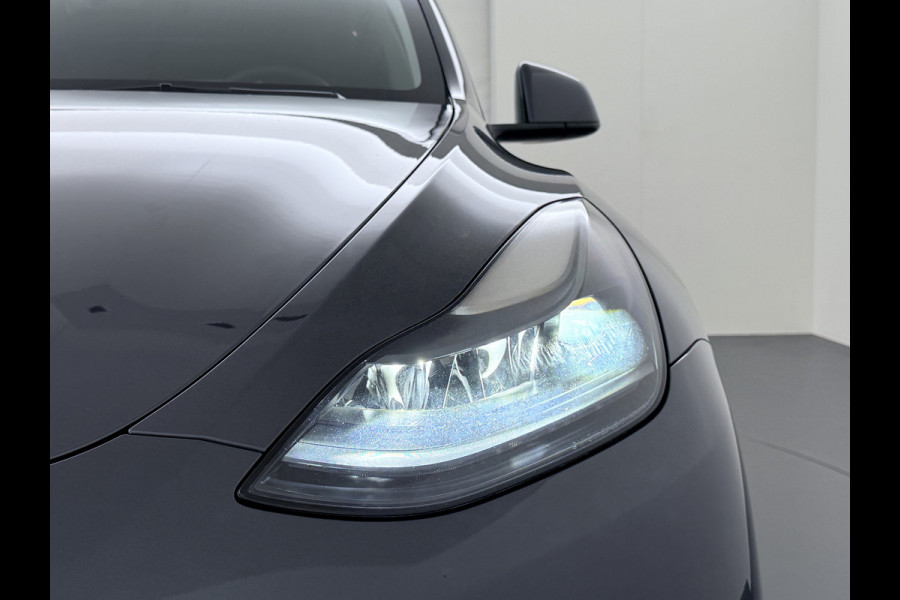 Tesla Model Y Trekhaak Camera's Pano-Dak LFP-Accu SOH 96% W-pomp Lmv 20" Ambient Interieur Verlichting Adap.Cruise Navi Ecc RWD Autopilot Stoel+Stuur+Achterbank Verwarming Elek.Achterklep Dodehoek detector Draadloze telefoonlader Origineel Nederlandse Auto 1.600KG Trekgewicht