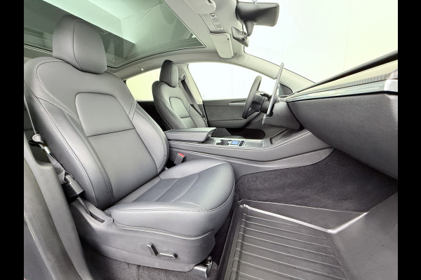 Tesla Model Y Trekhaak Camera's Pano-Dak LFP-Accu SOH 96% W-pomp Lmv 20" Ambient Interieur Verlichting Adap.Cruise Navi Ecc RWD Autopilot Stoel+Stuur+Achterbank Verwarming Elek.Achterklep Dodehoek detector Draadloze telefoonlader Origineel Nederlandse Auto 1.600KG Trekgewicht