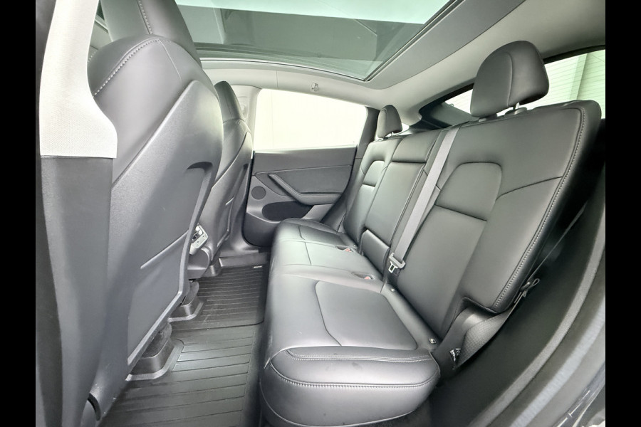 Tesla Model Y Trekhaak Camera's Pano-Dak LFP-Accu SOH 96% W-pomp Lmv 20" Ambient Interieur Verlichting Adap.Cruise Navi Ecc RWD Autopilot Stoel+Stuur+Achterbank Verwarming Elek.Achterklep Dodehoek detector Draadloze telefoonlader Origineel Nederlandse Auto 1.600KG Trekgewicht