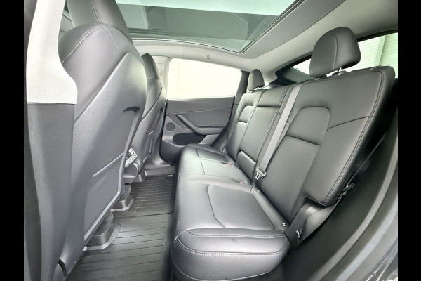 Tesla Model Y Trekhaak Camera's Pano-Dak LFP-Accu SOH 96% W-pomp Lmv 20" Ambient Interieur Verlichting Adap.Cruise Navi Ecc RWD Autopilot Stoel+Stuur+Achterbank Verwarming Elek.Achterklep Dodehoek detector Draadloze telefoonlader Origineel Nederlandse Auto 1.600KG Trekgewicht