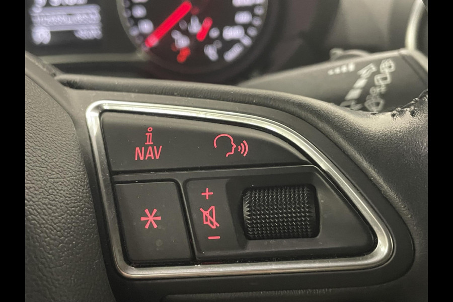 Audi A1 Sportback 1.0 TFSI 5 Deurs Navigatie Parkeersensoren voor+achter Clima Bluetooth Cruise Control Afwijkende dakkleur  Nette auto!