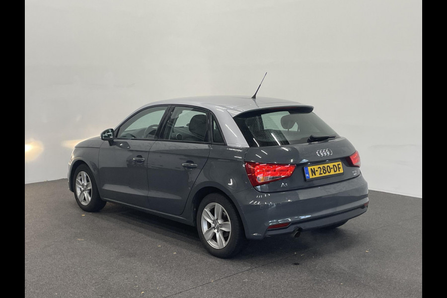 Audi A1 Sportback 1.0 TFSI 5 Deurs Navigatie Parkeersensoren voor+achter Clima Bluetooth Cruise Control Afwijkende dakkleur  Nette auto!