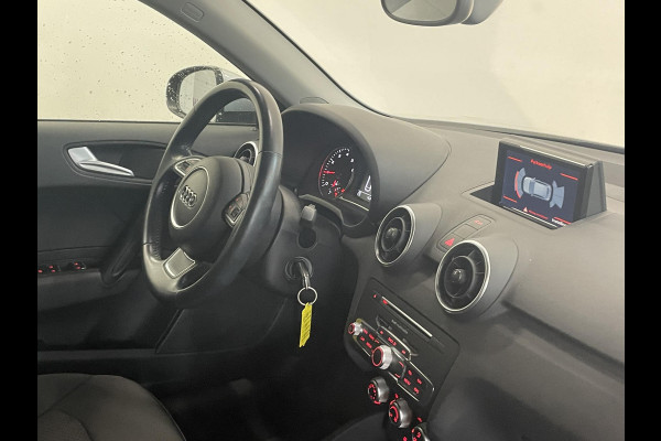 Audi A1 Sportback 1.0 TFSI 5 Deurs Navigatie Parkeersensoren voor+achter Clima Bluetooth Cruise Control Afwijkende dakkleur  Nette auto!