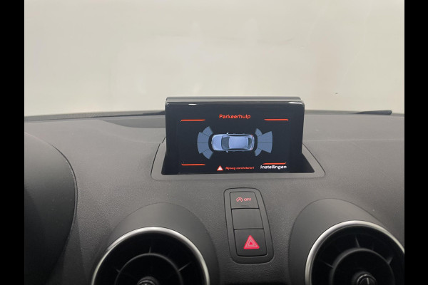 Audi A1 Sportback 1.0 TFSI 5 Deurs Navigatie Parkeersensoren voor+achter Clima Bluetooth Cruise Control Afwijkende dakkleur  Nette auto!
