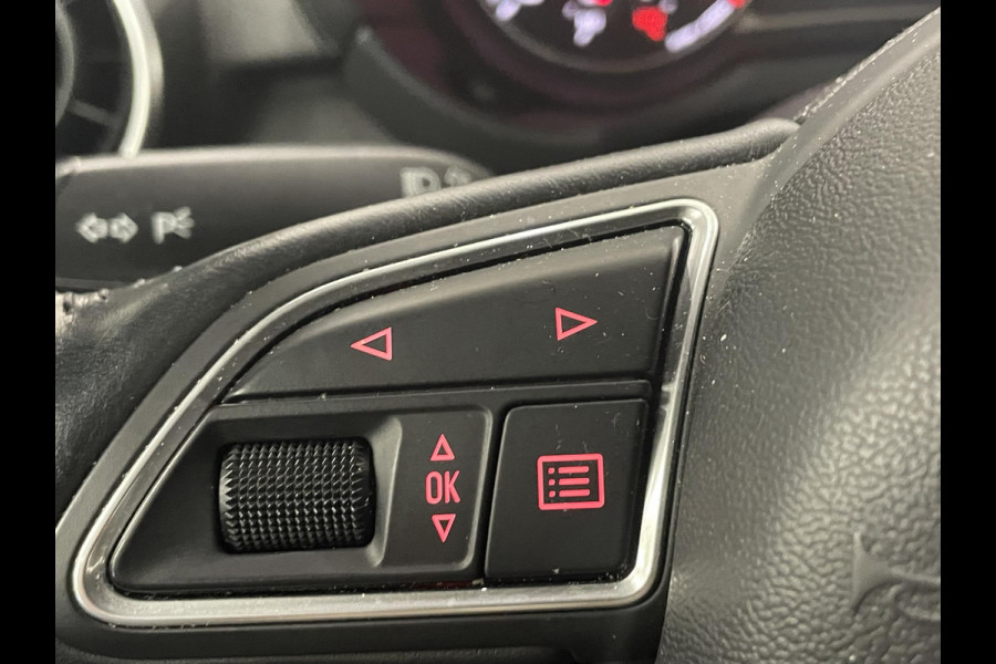 Audi A1 Sportback 1.0 TFSI 5 Deurs Navigatie Parkeersensoren voor+achter Clima Bluetooth Cruise Control Afwijkende dakkleur  Nette auto!