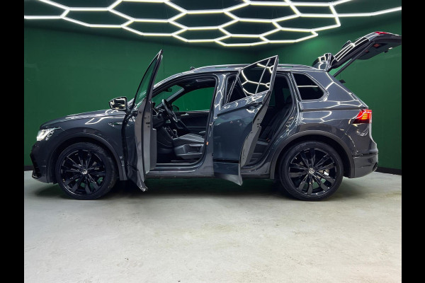 Volkswagen Tiguan 1.5 TSI R-Line Head-up | Pano | Trekhaak