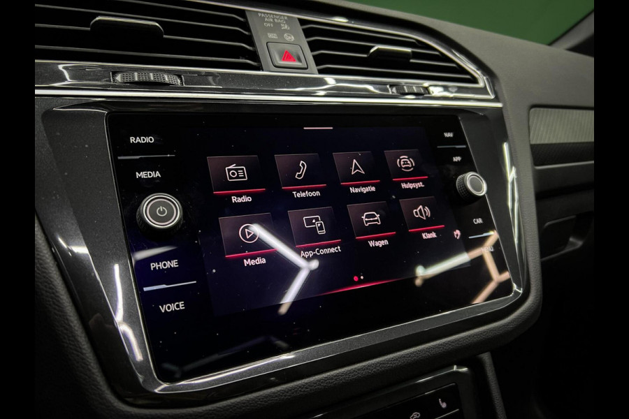 Volkswagen Tiguan 1.5 TSI R-Line Head-up | Pano | Trekhaak