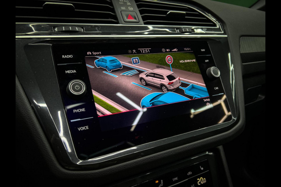 Volkswagen Tiguan 1.5 TSI R-Line Head-up | Pano | Trekhaak