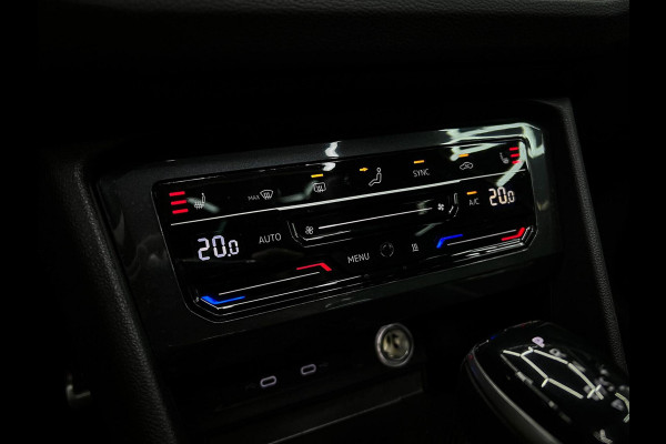 Volkswagen Tiguan 1.5 TSI R-Line Head-up | Pano | Trekhaak