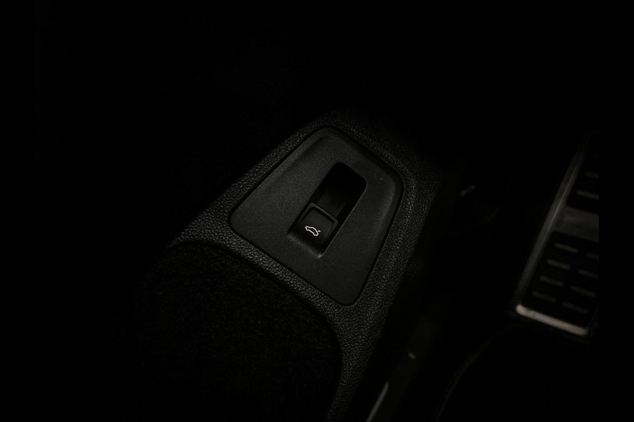 Volkswagen Tiguan 1.5 TSI R-Line Head-up | Pano | Trekhaak