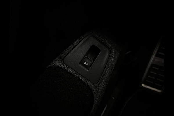 Volkswagen Tiguan 1.5 TSI R-Line Head-up | Pano | Trekhaak