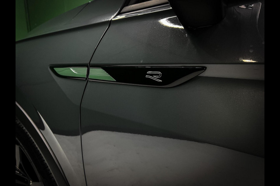 Volkswagen Tiguan 1.5 TSI R-Line Head-up | Pano | Trekhaak