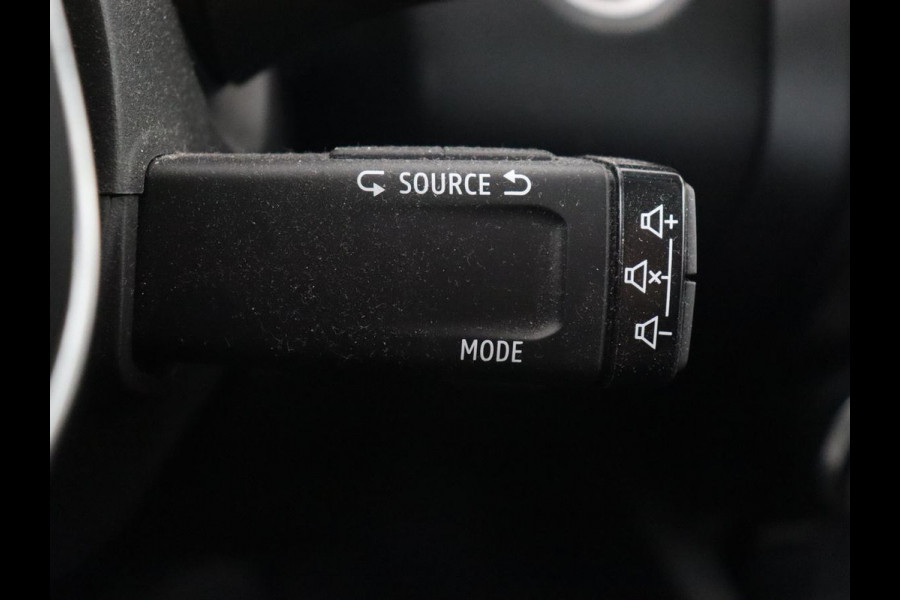 Renault Clio 1.0 TCe Intens | Carplay | Navigatie | Camera | Keyless | Full LED | Climate control | Half leder | Cruise control | Parkeerhulp