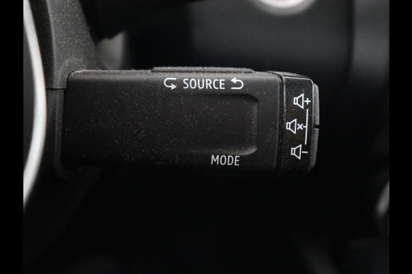 Renault Clio 1.0 TCe Intens | Carplay | Navigatie | Camera | Keyless | Full LED | Climate control | Half leder | Cruise control | Parkeerhulp