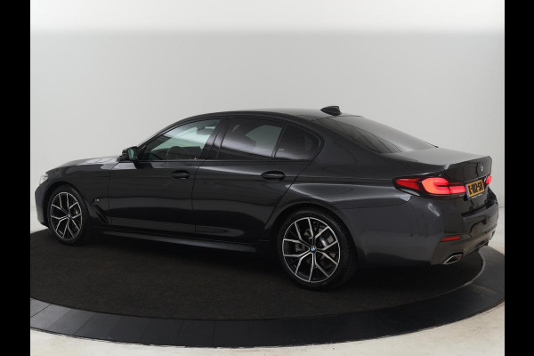 BMW 5 Serie 520i M Sport | Leder | Stoelverwarming | Carplay | 19'' | Sportstoelen | Live Cockpit | Navigatie | Parkeerhulp | Adaptief LED | Memory | Keyless start