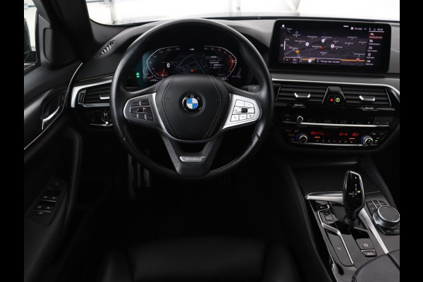 BMW 5 Serie 520i M Sport | Leder | Stoelverwarming | Carplay | 19'' | Sportstoelen | Live Cockpit | Navigatie | Parkeerhulp | Adaptief LED | Memory | Keyless start