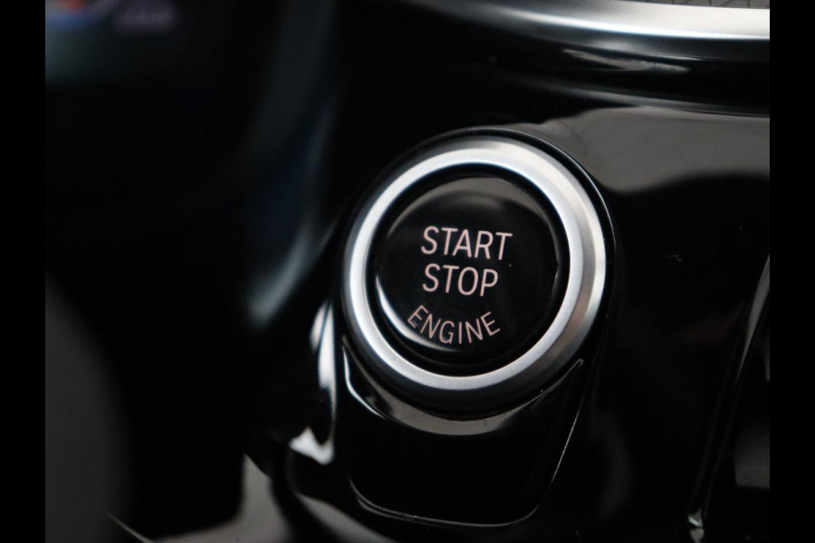 BMW 5 Serie 520i M Sport | Leder | Stoelverwarming | Carplay | 19'' | Sportstoelen | Live Cockpit | Navigatie | Parkeerhulp | Adaptief LED | Memory | Keyless start