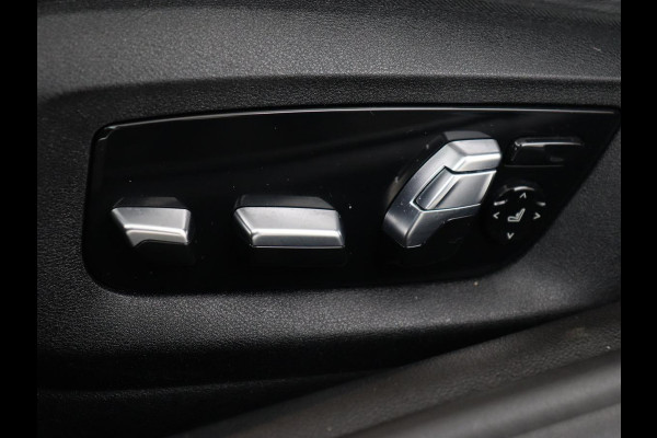 BMW 5 Serie 520i M Sport | Leder | Stoelverwarming | Carplay | 19'' | Sportstoelen | Live Cockpit | Navigatie | Parkeerhulp | Adaptief LED | Memory | Keyless start