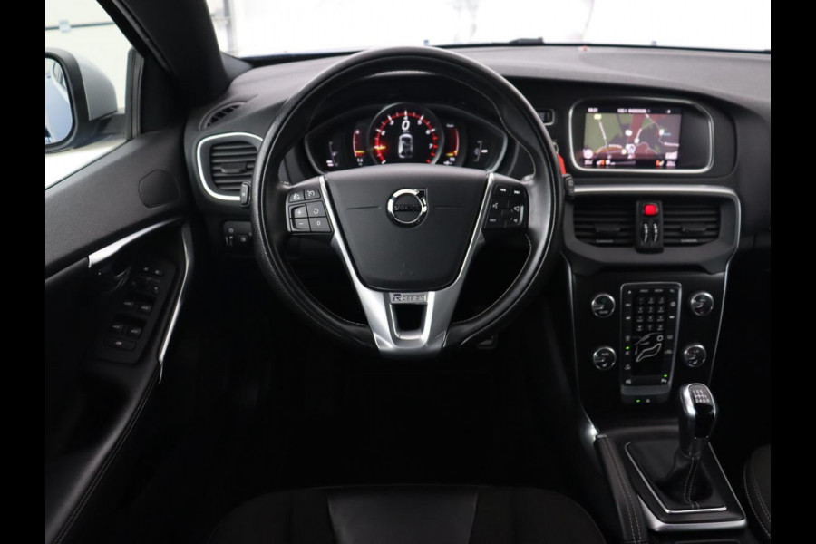 Volvo V40 2.0 T4 Sport | Stoelverwarming | Camera | Leder/Alcantara | Park Assist | Full LED | Navigatie | Climate control | Cruise control