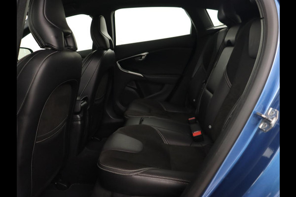 Volvo V40 2.0 T4 Sport | Stoelverwarming | Camera | Leder/Alcantara | Park Assist | Full LED | Navigatie | Climate control | Cruise control