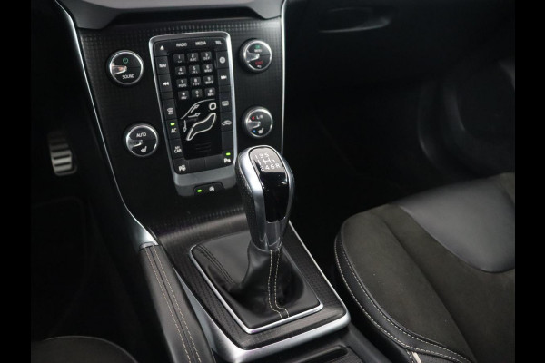 Volvo V40 2.0 T4 Sport | Stoelverwarming | Camera | Leder/Alcantara | Park Assist | Full LED | Navigatie | Climate control | Cruise control