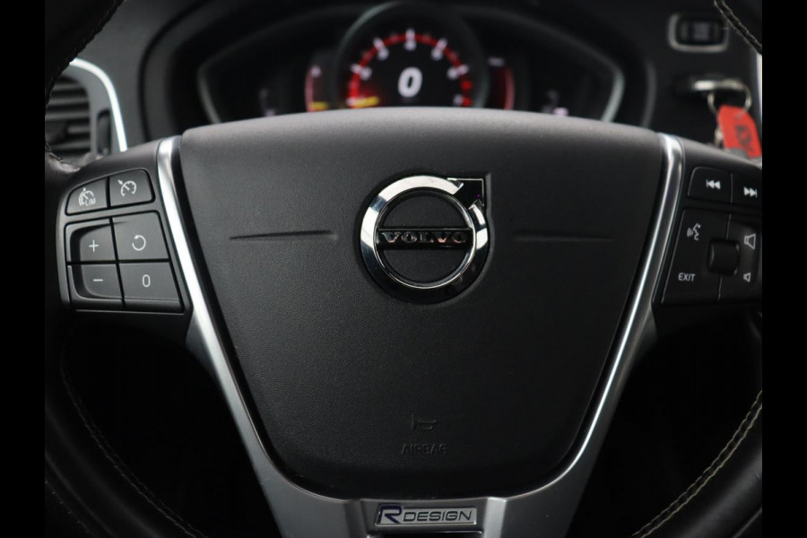 Volvo V40 2.0 T4 Sport | Stoelverwarming | Camera | Leder/Alcantara | Park Assist | Full LED | Navigatie | Climate control | Cruise control