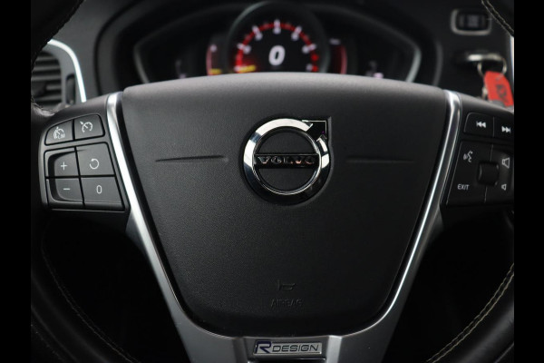 Volvo V40 2.0 T4 Sport | Stoelverwarming | Camera | Leder/Alcantara | Park Assist | Full LED | Navigatie | Climate control | Cruise control