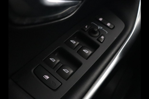 Volvo V40 2.0 T4 Sport | Stoelverwarming | Camera | Leder/Alcantara | Park Assist | Full LED | Navigatie | Climate control | Cruise control