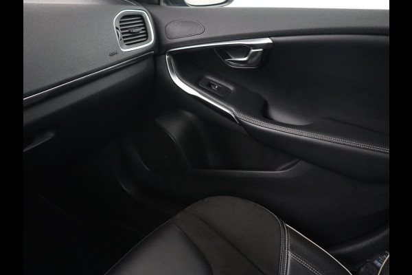 Volvo V40 2.0 T4 Sport | Stoelverwarming | Camera | Leder/Alcantara | Park Assist | Full LED | Navigatie | Climate control | Cruise control