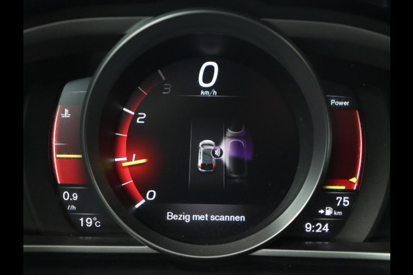Volvo V40 2.0 T4 Sport | Stoelverwarming | Camera | Leder/Alcantara | Park Assist | Full LED | Navigatie | Climate control | Cruise control