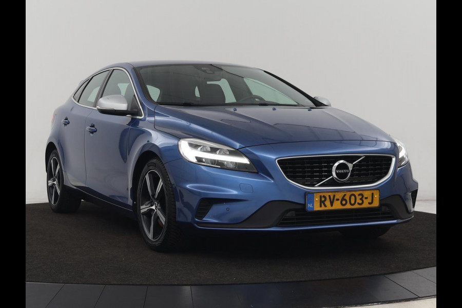 Volvo V40 2.0 T4 Sport | Stoelverwarming | Camera | Leder/Alcantara | Park Assist | Full LED | Navigatie | Climate control | Cruise control
