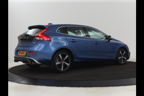 Volvo V40 2.0 T4 Sport | Stoelverwarming | Camera | Leder/Alcantara | Park Assist | Full LED | Navigatie | Climate control | Cruise control