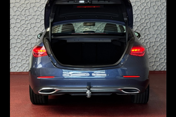 Mercedes-Benz C-Klasse 300e 313PK PHEV 12/2024 AVANTGARDE TREKHAAK HALF LEER CAMERA ELEK/STOEL/VERWARMD 12/2024 PHEV PLUG IN HYBRIDE phev