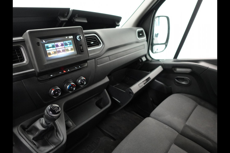 Renault Master T33 2.3 dCi 135PK L2H2 Work Edition Airco Cruise Control Camera Navi Parkeersensoren Trekhaak