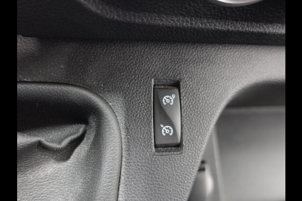 Renault Master T33 2.3 dCi 135PK L2H2 Work Edition Airco Cruise Control Camera Navi Parkeersensoren Trekhaak