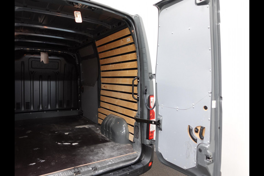 Renault Master T33 2.3 dCi 135PK L2H2 Work Edition Airco Cruise Control Camera Navi Parkeersensoren Trekhaak